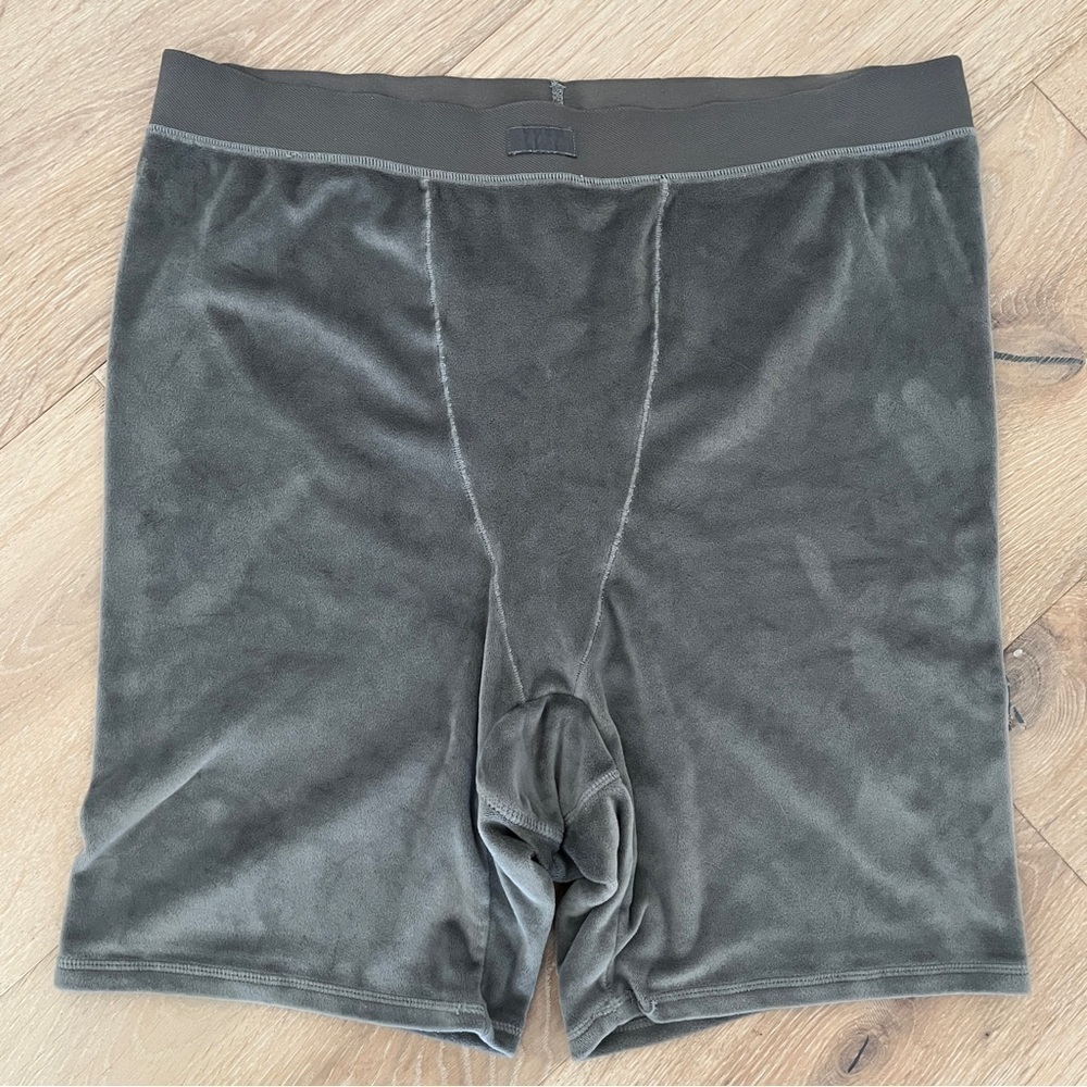 SKIMS Gray Velour Boxers Sz 2XL *C7